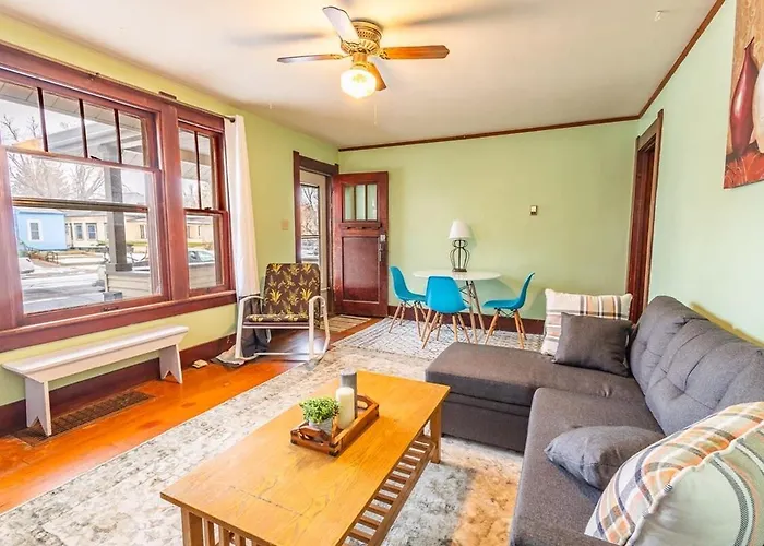 Warm And Welcoming 2 Bedroom 2 Blocks From Uwyo Hébergement de vacances